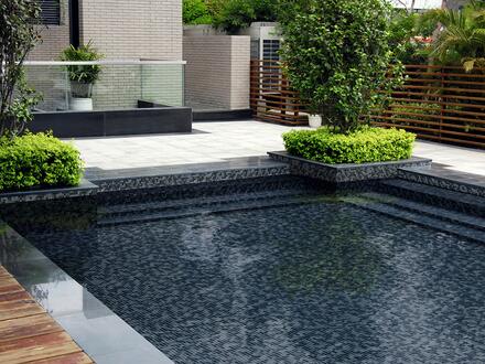 Quels sont les critères pour bien choisir un carrelage de piscine ?