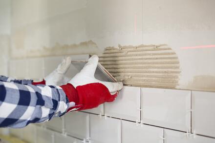 Comment bien poser du carrelage et de la faïence ?